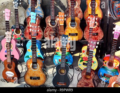 Ubud, Bali - 17 mai 2016 : gitars souvenirs typiques et de l'artisanat de Bali au célèbre marché d'Ubud, Indonésie Banque D'Images