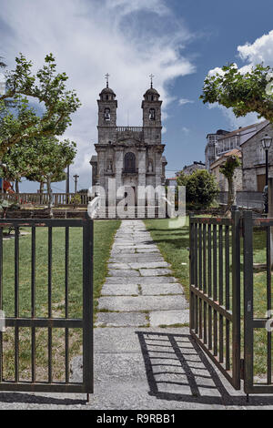 Église paroissiale de Castro Caldelas. 14e siècle, a déclaré plus beau village d'Espagne, dans la province d'Orense, région de la Galice Banque D'Images