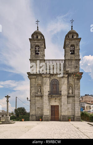 Église paroissiale de Castro Caldelas. 14e siècle, a déclaré plus beau village d'Espagne, dans la province d'Orense, région de la Galice Banque D'Images