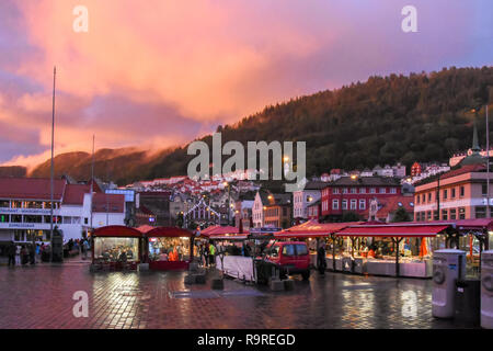 Bergen en Norvège, au coucher du soleil Banque D'Images