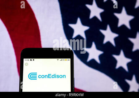 Kiev, Ukraine. 18Th Oct, 2018. Logo de l'entreprise Énergie Consolidated Edison vu affichée sur un téléphone intelligent. Crédit : Igor Golovniov SOPA/Images/ZUMA/Alamy Fil Live News Banque D'Images