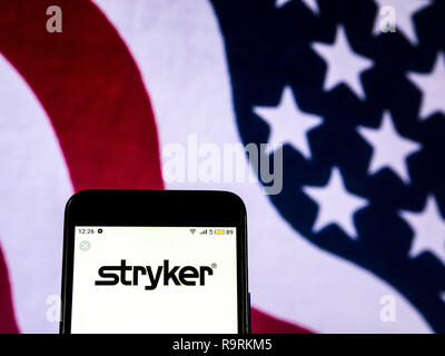 Kiev, Ukraine. 18Th Oct, 2018. Stryker Corporation vu le logo affiché sur un téléphone intelligent. Crédit : Igor Golovniov SOPA/Images/ZUMA/Alamy Fil Live News Banque D'Images