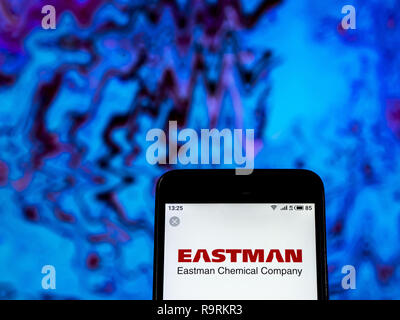 26 décembre 2018 - Kiev, Ukraine - Eastman Chemical Company logo vu affichée sur un téléphone intelligent. (Crédit Image : © Igor Golovniov/SOPA des images à l'aide de Zuma sur le fil) Banque D'Images