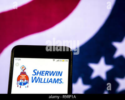 Kiev, Ukraine. Dec 19, 2018. Fabrication de peintures et de revêtements Sherwin-Williams company logo vu affichée sur un téléphone intelligent. Crédit : Igor Golovniov SOPA/Images/ZUMA/Alamy Fil Live News Banque D'Images