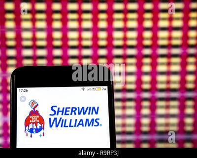 Kiev, Ukraine. Dec 19, 2018. Fabrication de peintures et de revêtements Sherwin-Williams company logo vu affichée sur un téléphone intelligent. Crédit : Igor Golovniov SOPA/Images/ZUMA/Alamy Fil Live News Banque D'Images