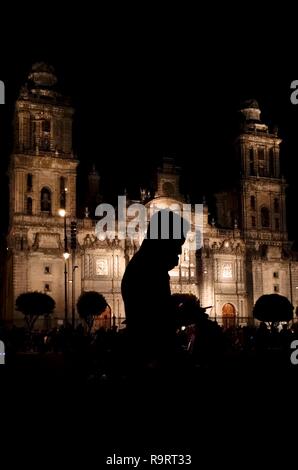 Le 27 décembre 2018, 27 décembre 2018 - Mexico City, Mexique. Silhouettes de rue dans la ville de Mexico. PHOTO : OMAR L'PEZ (Image Crédit : © LopezZUMA sur le fil) Banque D'Images