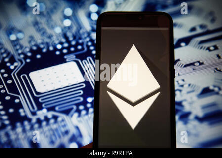 Cracovie, Pologne. 28 Dec, 2018. Logo Ethereum est vu sur un téléphone mobile Android. Credit : Omar Marques/SOPA Images/ZUMA/Alamy Fil Live News Banque D'Images