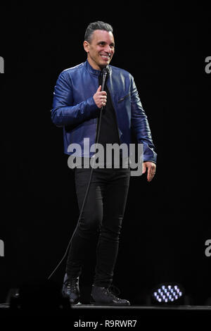 Sunrise FL, USA. Dec 27, 2018. Sebastian Maniscalco effectue pendant le séjour à la tour de la faim BB&T Center le 27 décembre 2018 à Sunrise, en Floride. Credit : Mpi04/media/Alamy Punch Live News Banque D'Images