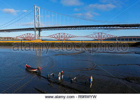 South Queensferry, Royaume-Uni. 28 Décembre, 2018. Beau temps sur South Queensferry avec le Pont du Forth. Credit : Craig Brown/Alamy Live News Banque D'Images