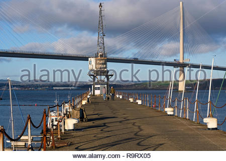 South Queensferry, Royaume-Uni. 28 Décembre, 2018. Beau temps sur le port Edgar Marina, South Queensferry avec le Queensferry Crossing. Credit : Craig Brown/Alamy Live News Banque D'Images