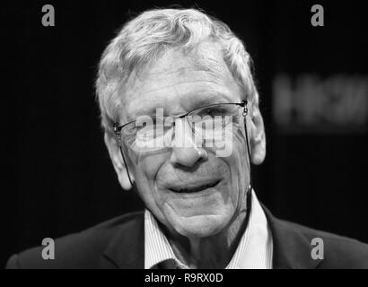 Berlin, Allemagne. 08 juillet, 2015. L'écrivain israélien Amos Oz, qui a été admis à la Maison des Cultures du Monde pour le Prix international de littérature. Oz est décédé à l'âge de 79 ans. Son petit-fils N. Salzberger a confirmé cela à l'agence de presse allemande sur 28.12.2018. Credit : Stephanie Pilick/dpa/Alamy Live News Banque D'Images