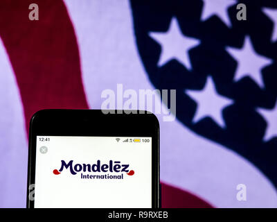 15 décembre 2018 - Kiev, Ukraine - Mondelez International logo de l'entreprise vu affichée sur un téléphone intelligent. (Crédit Image : © Igor Golovniov/SOPA des images à l'aide de Zuma sur le fil) Banque D'Images