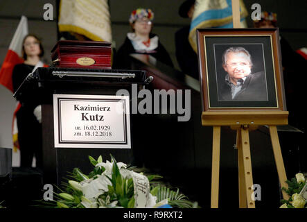 Katowice, Pologne. 28 Dec, 2018. Les funérailles du directeur de théâtre et du cinéma polonais Kazimierz Kutz. Credit : Damian Klamka/ZUMA/Alamy Fil Live News Banque D'Images