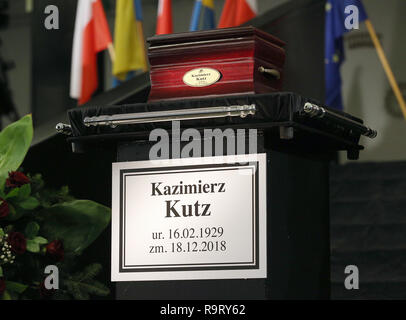 Katowice, Pologne. 28 Dec, 2018. Les funérailles du directeur de théâtre et du cinéma polonais Kazimierz Kutz. Credit : Damian Klamka/ZUMA/Alamy Fil Live News Banque D'Images