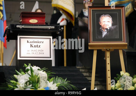 Katowice, Pologne. 28 Dec, 2018. Les funérailles du directeur de théâtre et du cinéma polonais Kazimierz Kutz. Credit : Damian Klamka/ZUMA/Alamy Fil Live News Banque D'Images