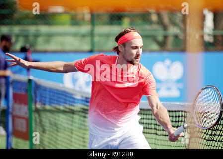 Pune, Inde. 29 décembre 2018. Ruben Bemelmans de Belgique à l'action dans le premier tour de la qualification des célibataires compétition à Tata ouvrir le tournoi de tennis ATP de Maharashtra à Pune, en Inde. Credit : Karunesh Johri/Alamy Live News Banque D'Images