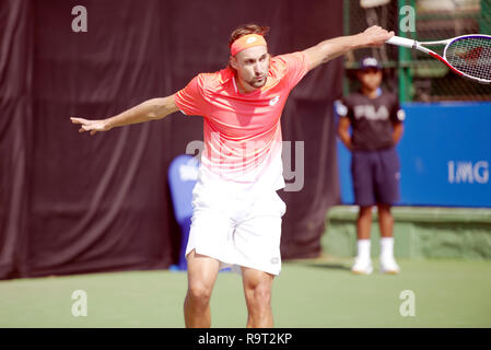 Pune, Inde. 29 décembre 2018. Ruben Bemelmans de Belgique à l'action dans le premier tour de la qualification des célibataires compétition à Tata ouvrir le tournoi de tennis ATP de Maharashtra à Pune, en Inde. Credit : Karunesh Johri/Alamy Live News Banque D'Images