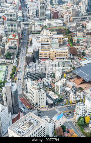 Concept d'affaires de l'Asie de l'immobilier et de la construction - urban city skyline vue aérienne sous ciel bleu et soleil à Tokyo, Japon Banque D'Images