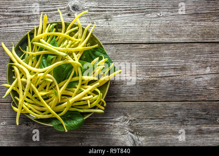 Haricot jaune, ferme bio haricots frais sur la plaque, la nourriture végane, concept de cuisine Banque D'Images