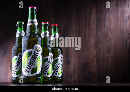 POZNAN, POL - juin 8, 2018 : bouteilles de bière Tuborg, produit par un Danois Brewing Company fondée en 1873 près de Copenhague Banque D'Images