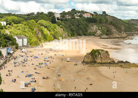 TENBY, Pembrokeshire, Pays de Galles - AOÛT 2018 : grand angle de visualisation de la Plage Nord à Tenby, West Wales à marée basse. Banque D'Images