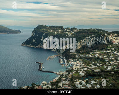 Vue de la Villa San Michele donnant sur Marina Grande, sur l'île de Capri, dans la région de Campanie, Italie Banque D'Images