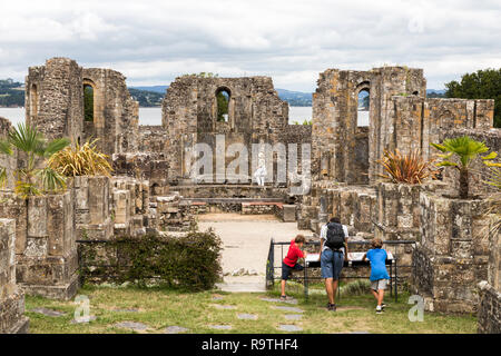 Landevennec, France. L'Abbaye Saint-Guenole, un monastère du 11ème siècle et l'abbaye aujourd'hui en ruine dans l'île de Crozon, Bretagne (Bretagne) Banque D'Images