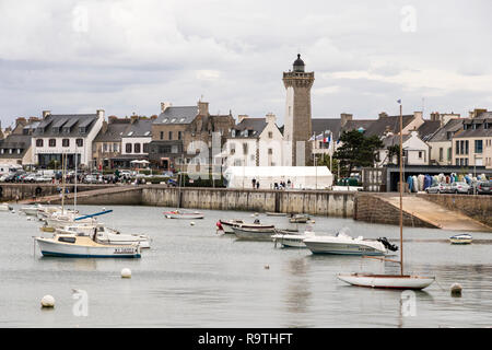 Roscoff, France. Le phare de Roscoff, un phare dans cette petite ville de la côte de Bretagne (Bretagne) Banque D'Images