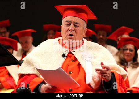 À l'honores de Bernardo Bertolucci à Parme (SANDRO CAPATTI, PARME - 2014-12-16) ps la photo peut être utilisée à l'égard du contexte dans lequel elle a été prise, et sans l'intention diffamatoire de la décoration des personnes représentées (SANDRO CAPATTI, PHOTO ARCHIVE - 2020-10-26) p.s. la foto e' utilizzabile nel rispetto del contesto dans cui e' stata scattata, e senza intento del diffamatorio decoro delle persone rappresentate comprend : Bernardo Bertolucci Où : PHOTOS Quand : 16 Déc 2014 Crédit : IPA/WENN.com **Uniquement disponible pour publication au Royaume-Uni, USA, Allemagne, Autriche, Suisse Banque D'Images