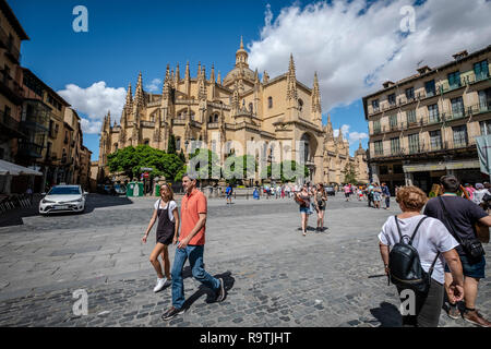 De style gothique de la cathédrale catholique romaine situé dans la place principale Plaza Mayor. Castilla y Leon, Segovia, Espagne. Banque D'Images