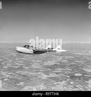 Juin 1952. Un de Havilland DH.112 Sea Venom, le numéro de série WK379, de la Royal Air Force, en vol au dessus de l'Angleterre. Banque D'Images