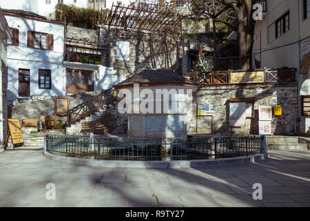 Place centrale de Makrinitsa, Pelion Grèce. Banque D'Images