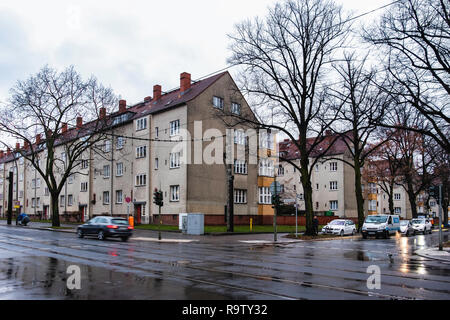 Weissensee Berlin, Berliner BBG Baugenossenschaft, Housing Co-operative apartment buildings in Rennbahnstrasse. Vue sur la rue Banque D'Images