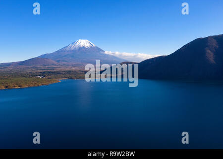 Mt. Fuji, Japon de l'après-midi d'automne au lac Motosu Banque D'Images