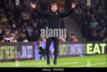 Southampton manager Ralph Hasenhuttl les gestes sur la ligne de touche pendant le premier match de championnat à St Mary's, Southampton. Banque D'Images