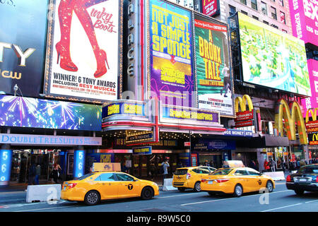 La ville de New York, USA - Dec 2017 : Centre-ville de Broadway à Manhattan Banque D'Images