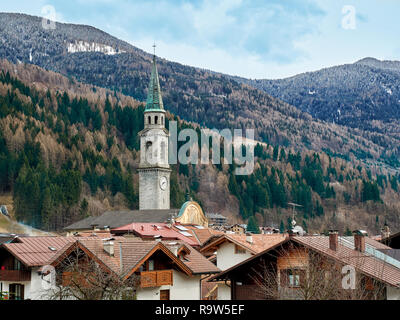 Vue panoramique de Pinzolo Italie Trentin-Haut-Adige Rendena valley Banque D'Images