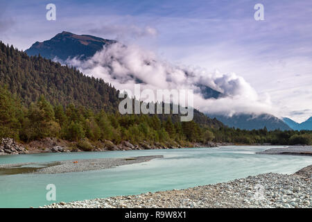 Rivière Lech près de Weissenbach, Autriche dans la lumière du matin Banque D'Images