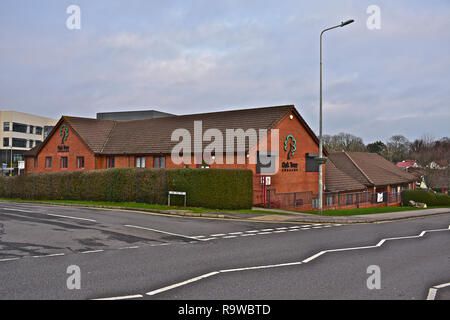 Oak Tree La chirurgie est un centre de santé et de chirurgie en Brackla Housing Estate, avec des bureaux de Brackla Community Council, Bridgend, S.Wales Banque D'Images