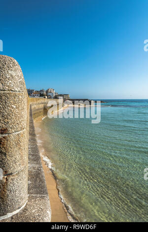 À la recherche autour de l'arrière de Smeaton'S pier St Ives Cornwall UK Banque D'Images