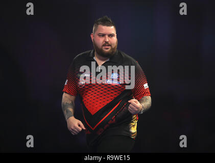 Michael Smith réagit pendant treize jours du championnat du monde de fléchettes William Hill à l'Alexandra Palace, Londres. Banque D'Images