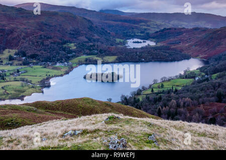 Grasmere et Rydal Water vu depuis le sommet d'argent Comment, près de Grasmere, Lake District, Cumbria Banque D'Images