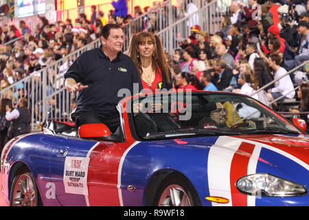 87e parade de Noël annuel de Hollywood à Los Angeles, Californie. Avec : Burt Ward, Tracy Posner Où : Los Angeles, California, United States Quand : 25 novembre 2018 Crédit : Sheri/WENN.com Determan Banque D'Images