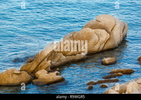 Les formations de roche dans la mer, la Grèce, l'île Amouliani Banque D'Images
