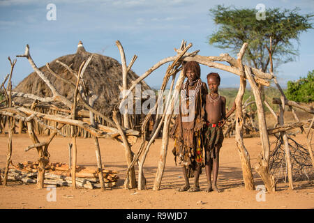 Village de la tribu Hamar de Gurdo en vallée de l'Omo, Ethiopie Banque D'Images