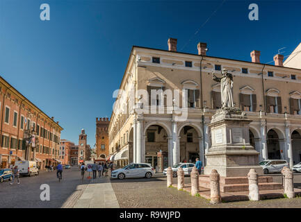 Girolamo Savonarola statue, Piazza Savonarola à Corso Martiri della Liberta à Ferrare, Emilie-Romagne, Italie Banque D'Images