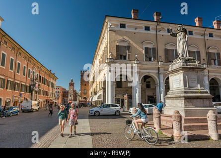 Girolamo Savonarola statue, Piazza Savonarola à Corso Martiri della Liberta à Ferrare, Emilie-Romagne, Italie Banque D'Images