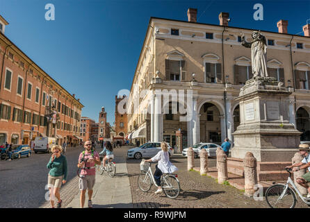 Girolamo Savonarola statue, Piazza Savonarola à Corso Martiri della Liberta à Ferrare, Emilie-Romagne, Italie Banque D'Images