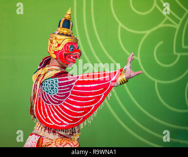 Danseuse thaïlandaise qui interprète la danse traditionnelle thaïlandaise Khon au festival de danse Mask à Andong, en Corée du Sud Banque D'Images