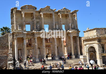 Bibliothèque de Celsus dans la ville antique d'Éphèse Banque D'Images